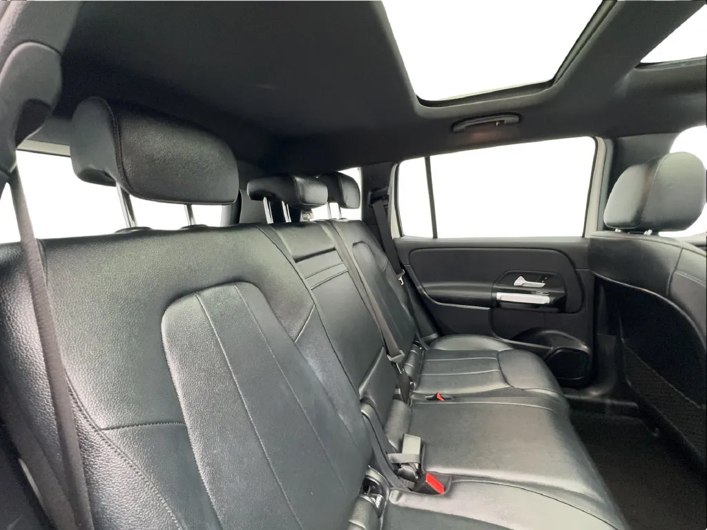Mercedes-Benz EQB photo 30