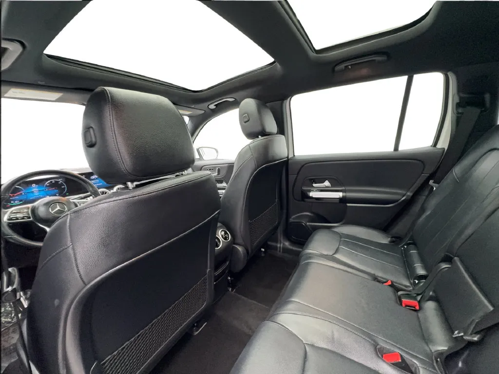 Mercedes-Benz EQB photo 26