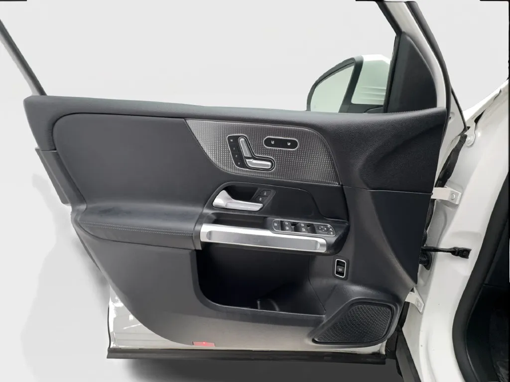 Mercedes-Benz EQB photo 25