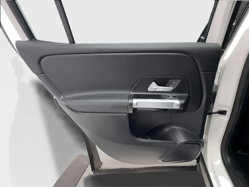 Mercedes-Benz EQB photo 28
