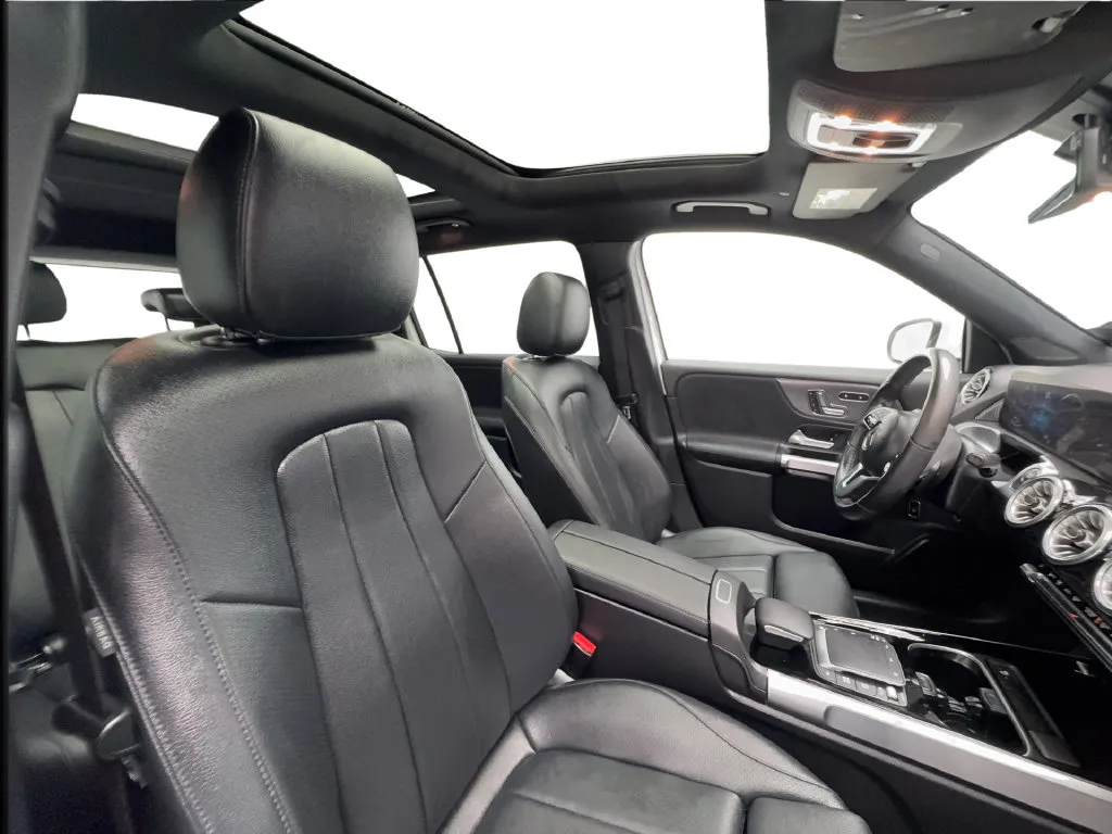 Mercedes-Benz EQB photo 33