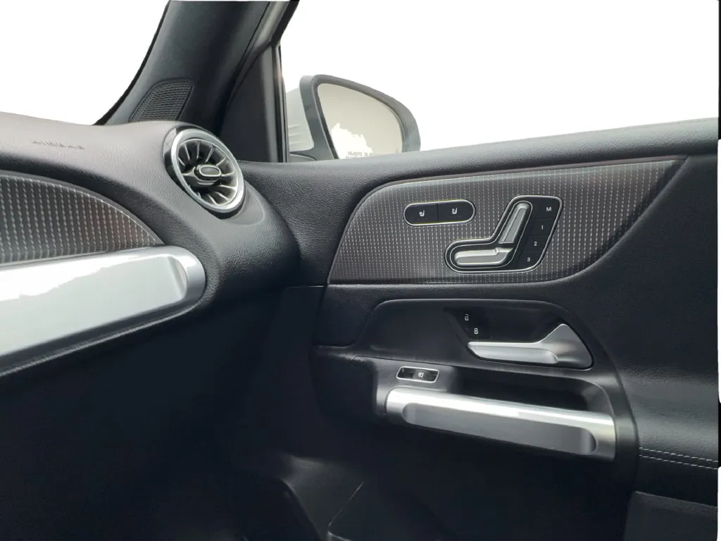 Mercedes-Benz EQB photo 48