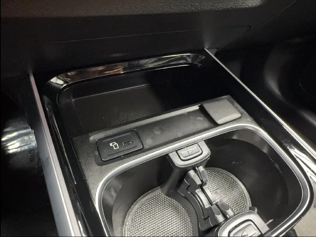 Mercedes-Benz EQB photo 52