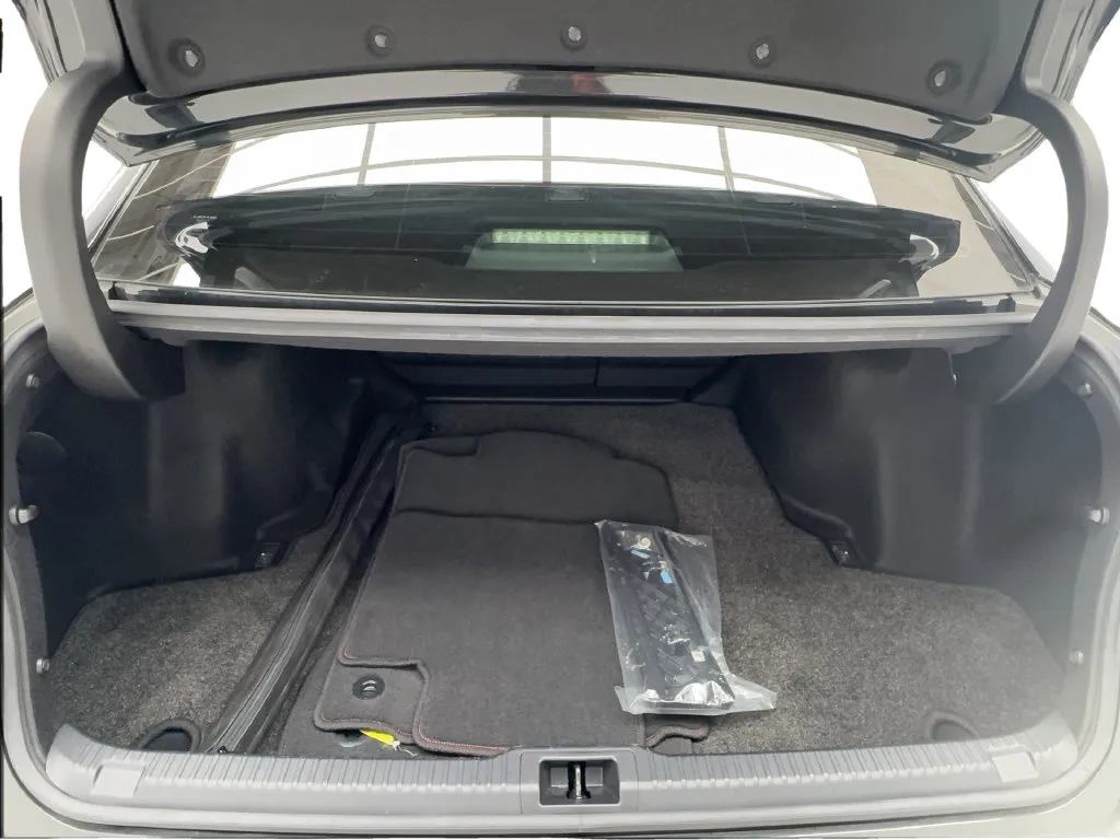 Lexus IS photo 18