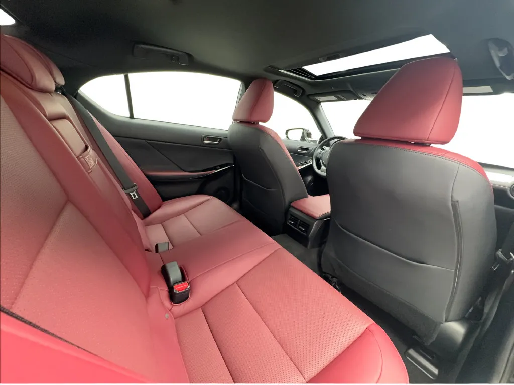 Lexus IS photo 28
