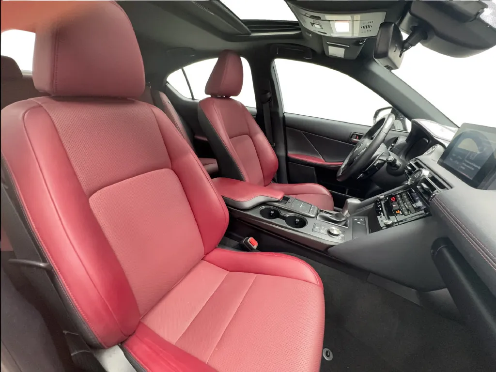 Lexus IS photo 33