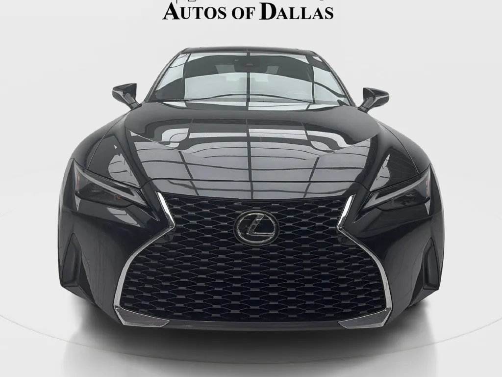 Lexus IS photo 3