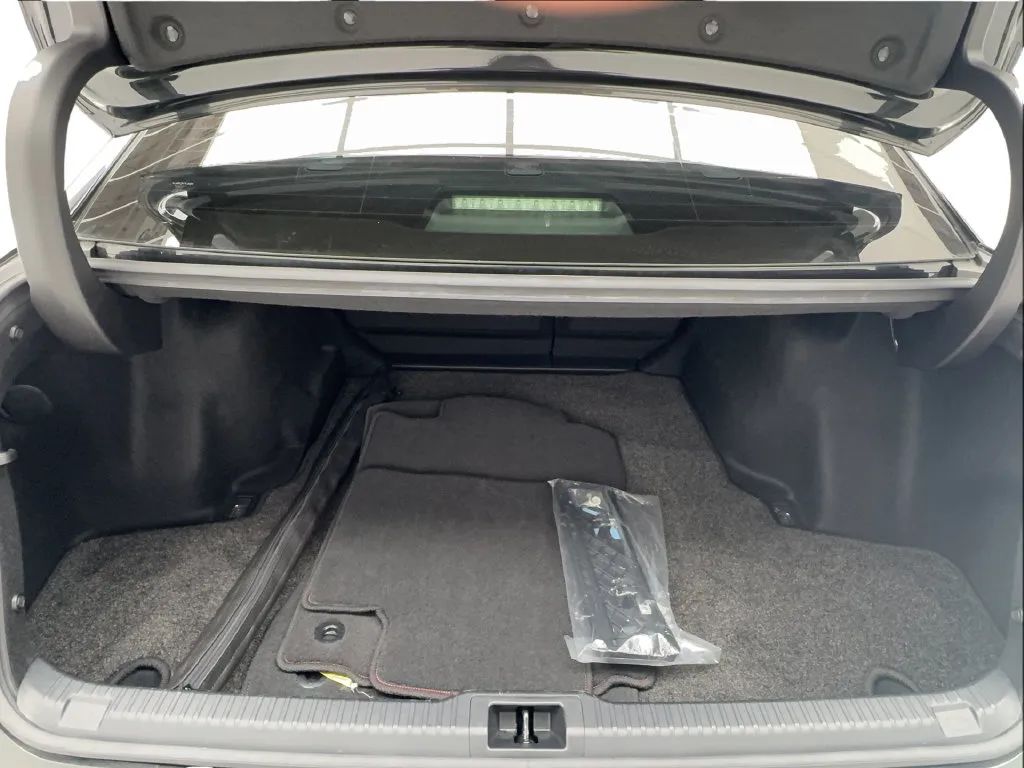 Lexus IS photo 19
