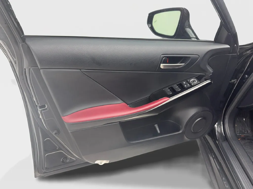 Lexus IS photo 23