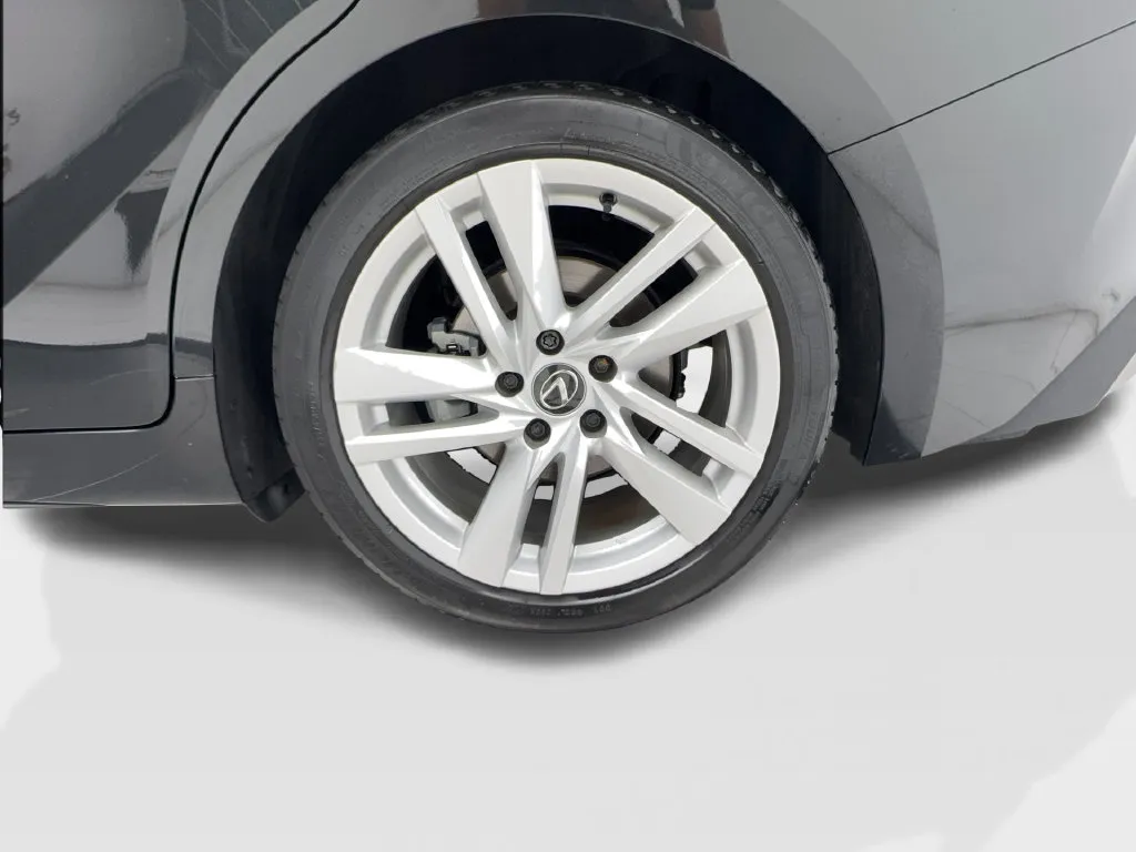 Lexus IS photo 14