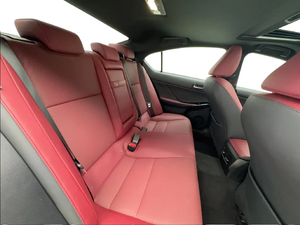 Lexus IS photo 29