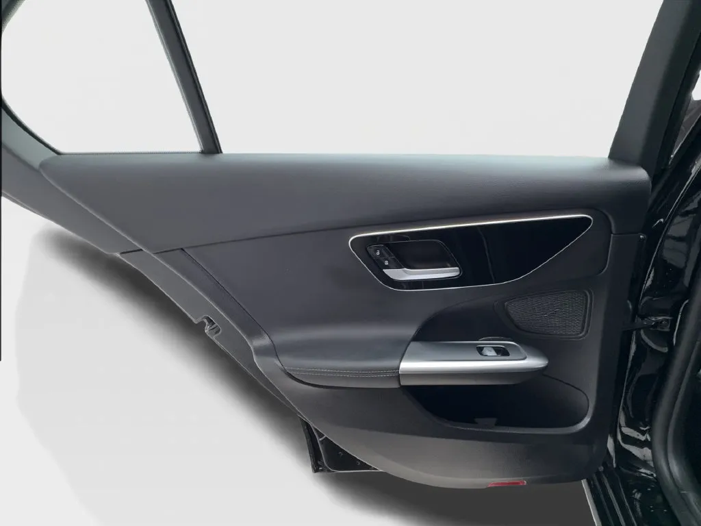 Mercedes-Benz C-Class photo 27