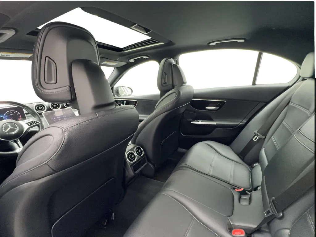 Mercedes-Benz C-Class photo 25