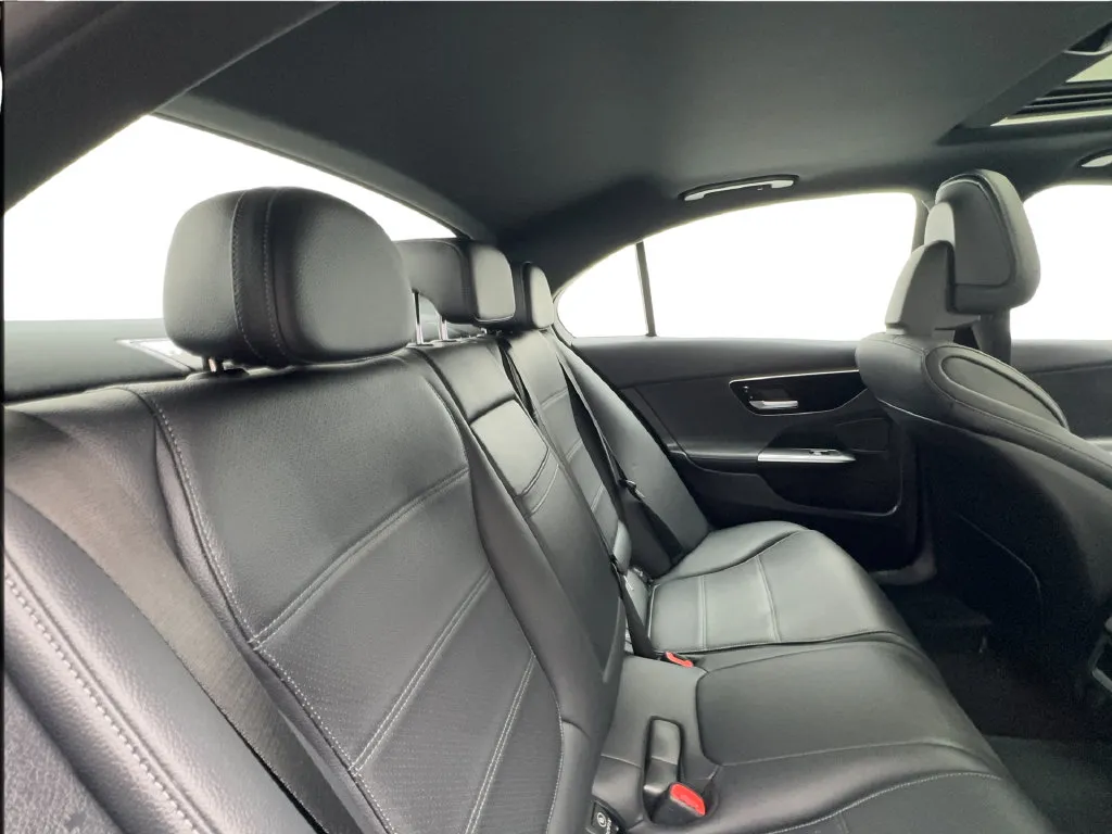 Mercedes-Benz C-Class photo 29