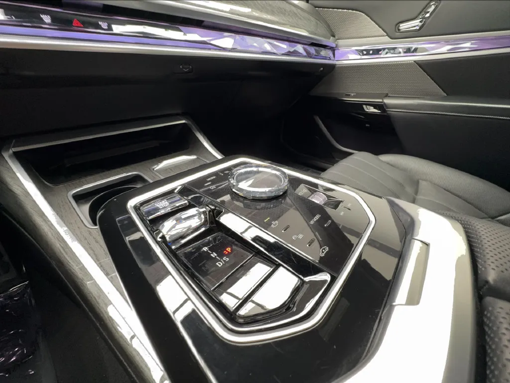BMW 7 Series photo 51