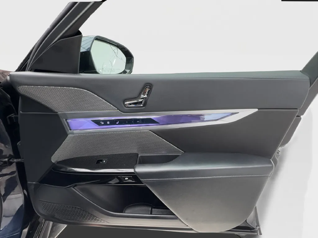 BMW 7 Series photo 35