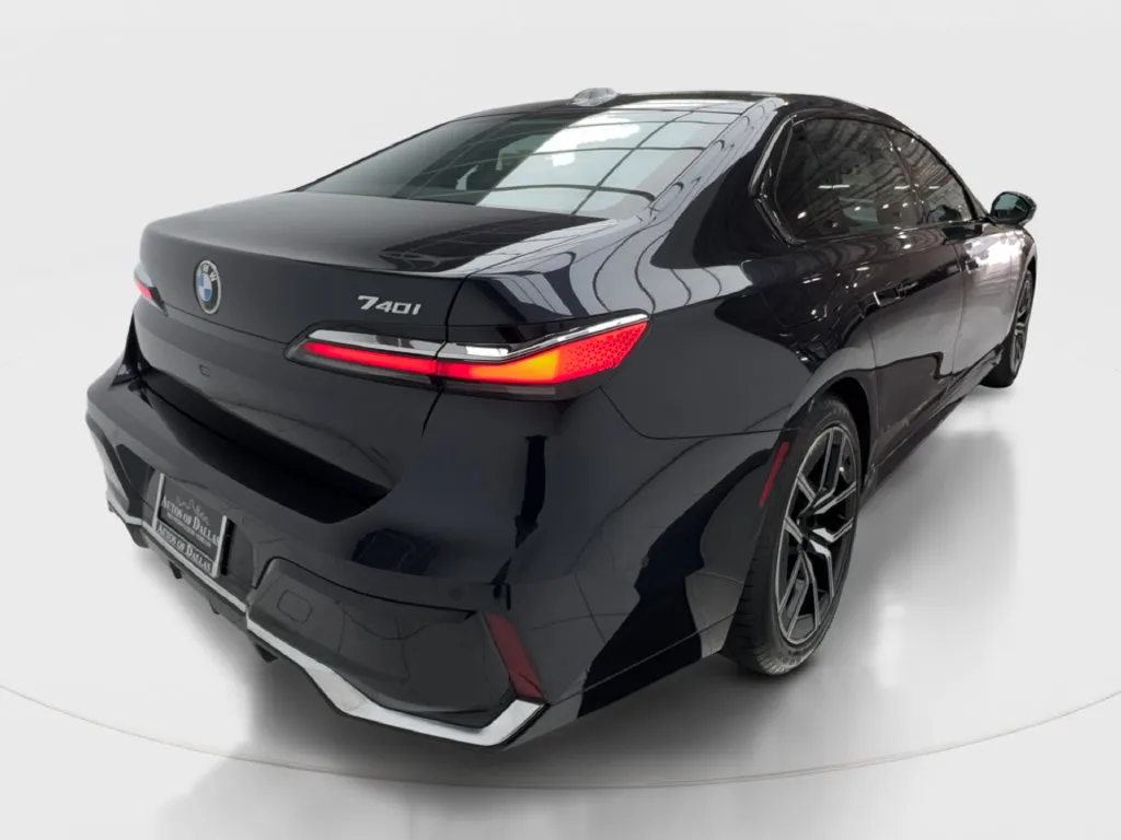 BMW 7 Series photo 8