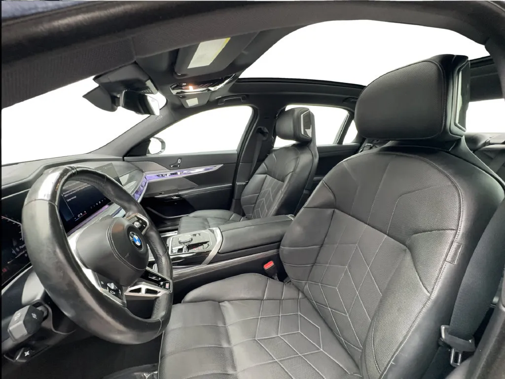 BMW 7 Series photo 21