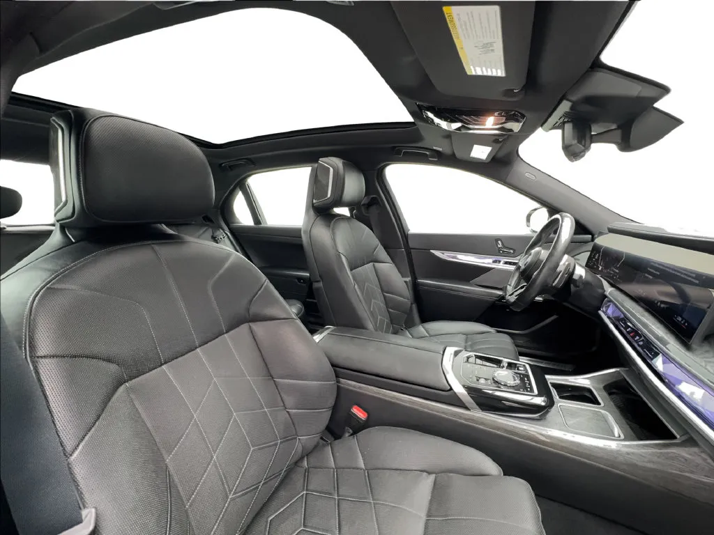 BMW 7 Series photo 33