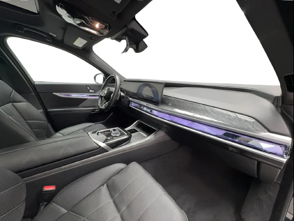 BMW 7 Series photo 34