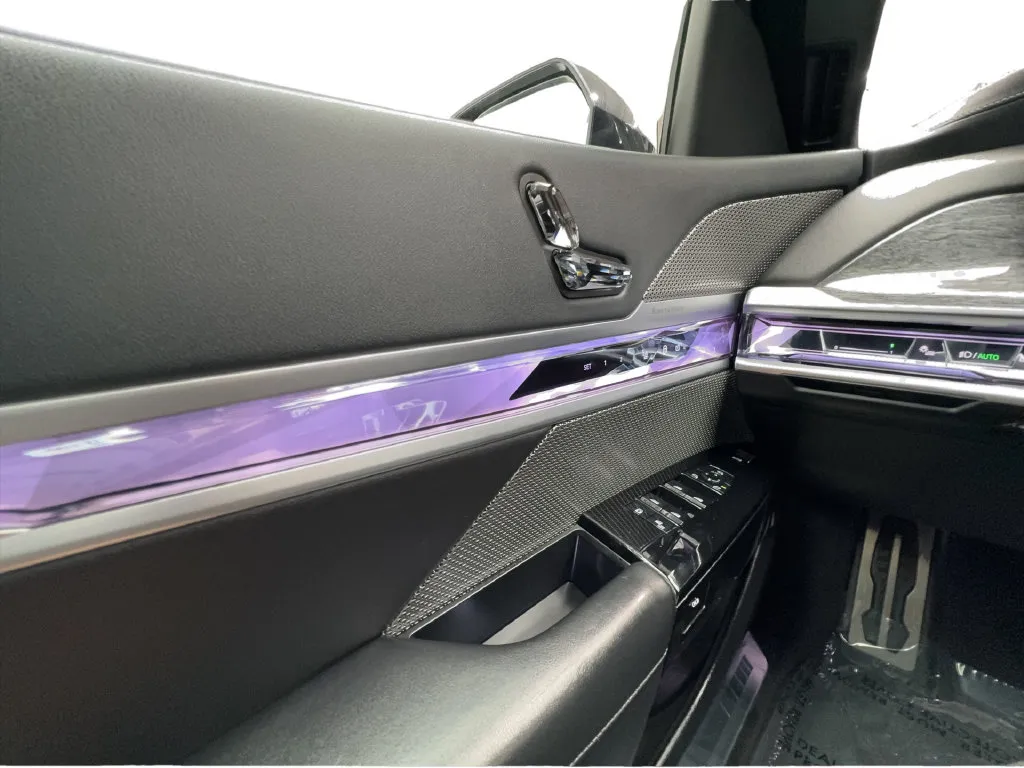 BMW 7 Series photo 50