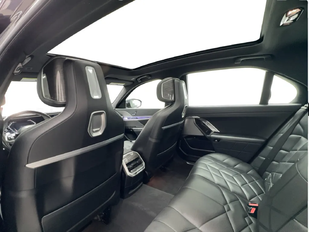 BMW 7 Series photo 26