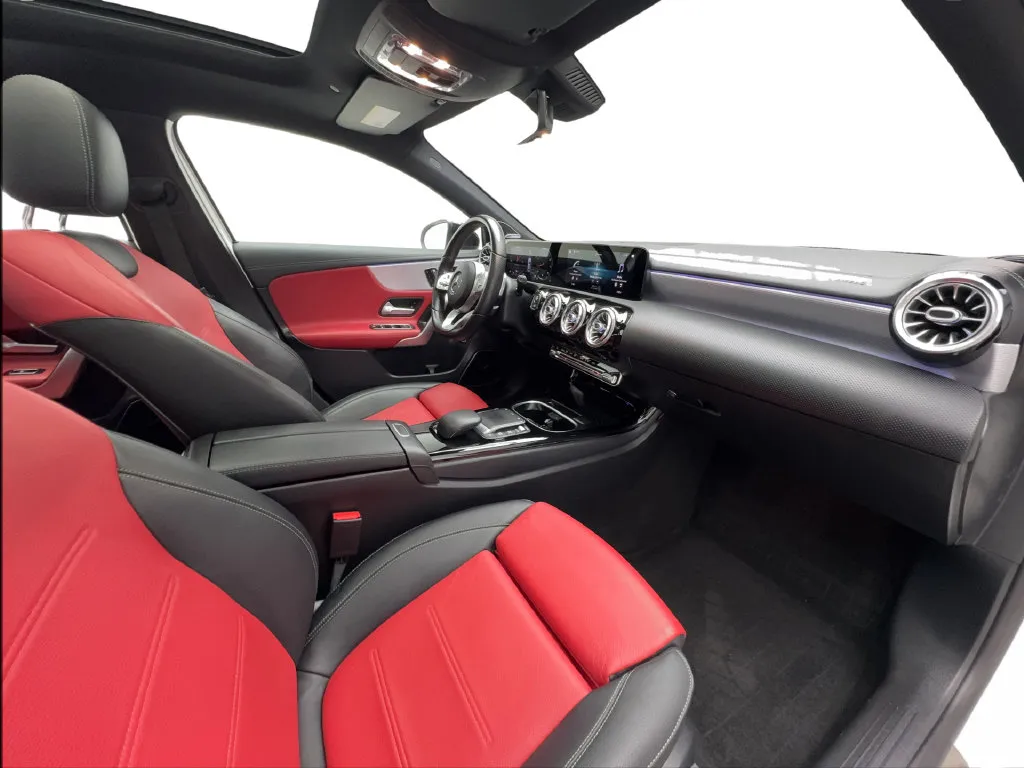Mercedes-Benz A-Class photo 30