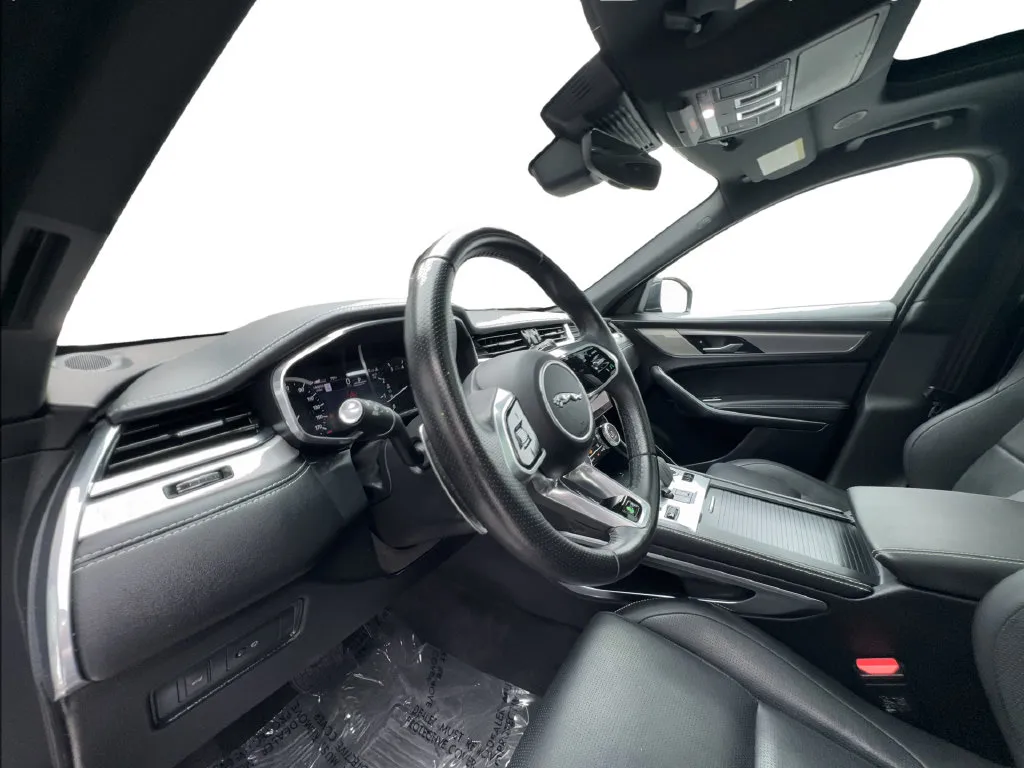 Jaguar F-PACE photo 23