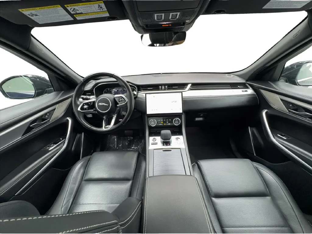 Jaguar F-PACE photo 42