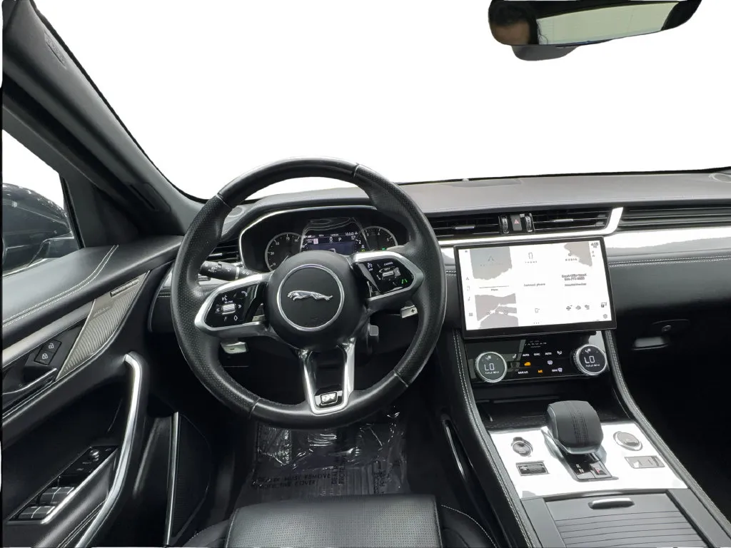 Jaguar F-PACE photo 40