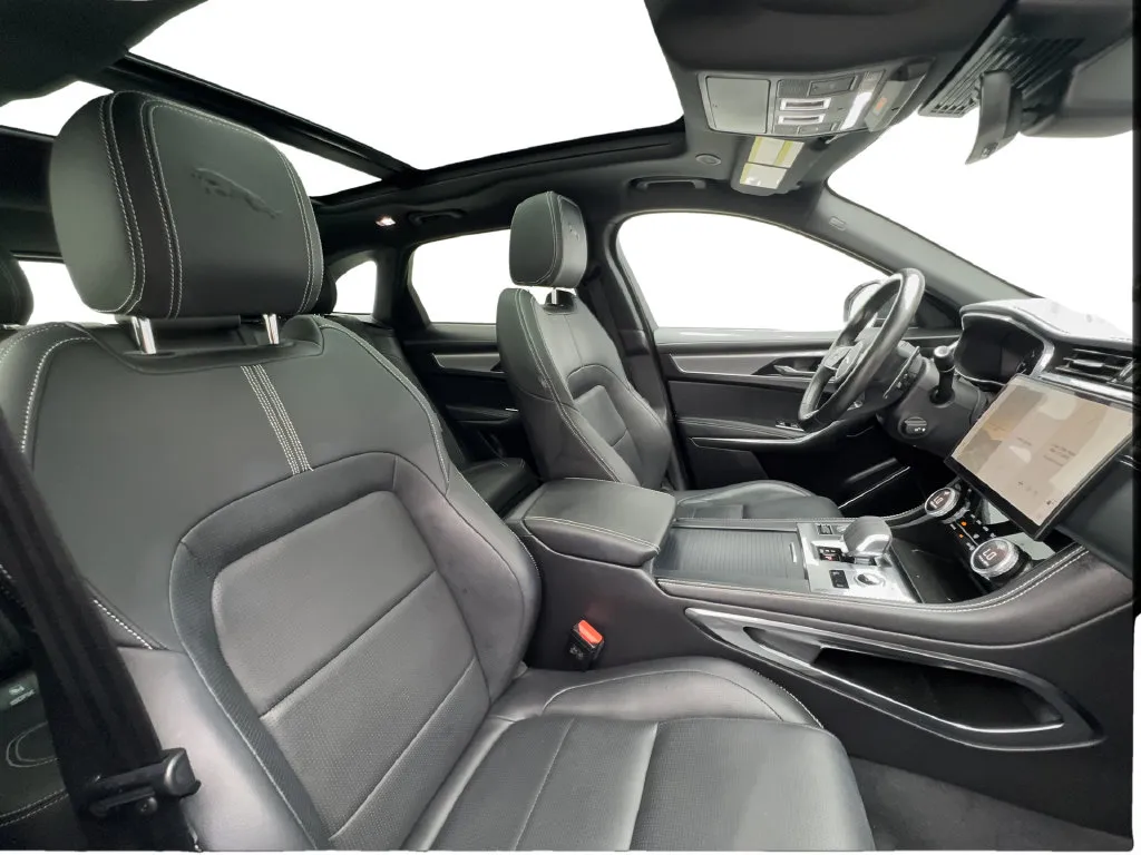 Jaguar F-PACE photo 34