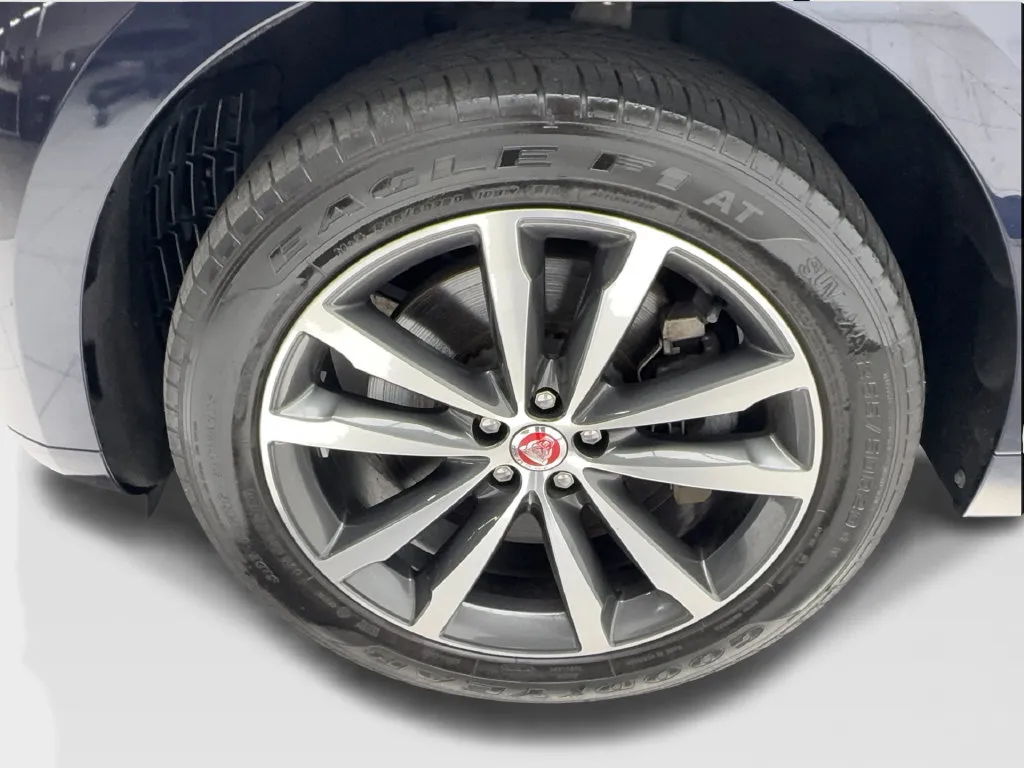 Jaguar F-PACE photo 14