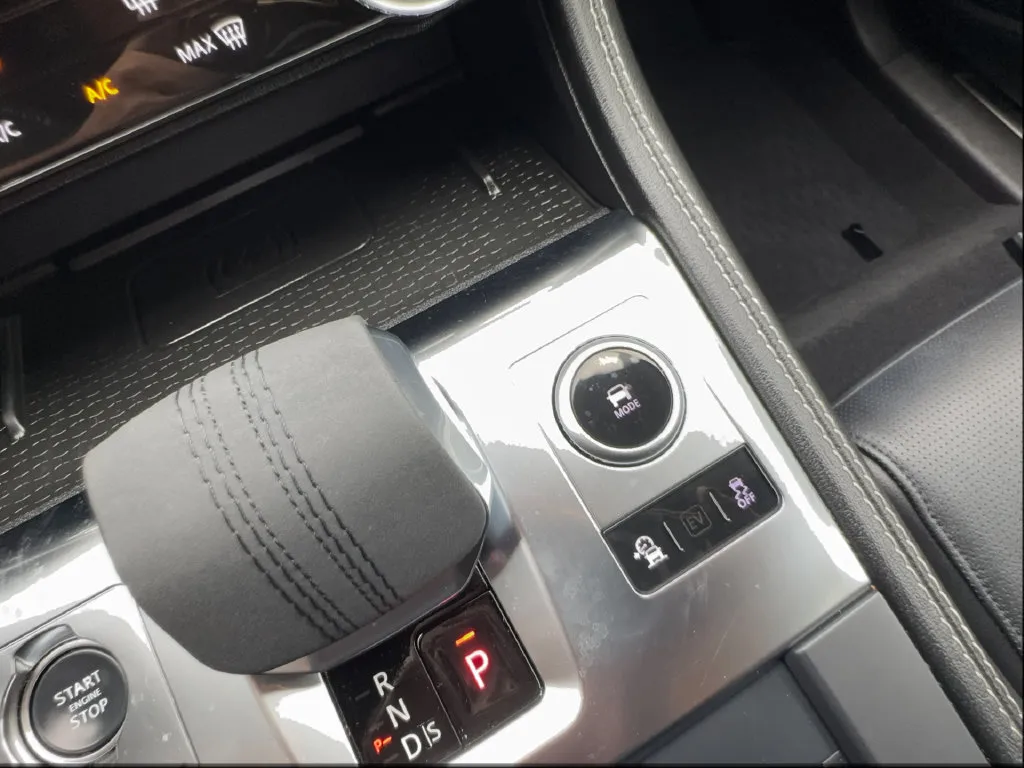 Jaguar F-PACE photo 54