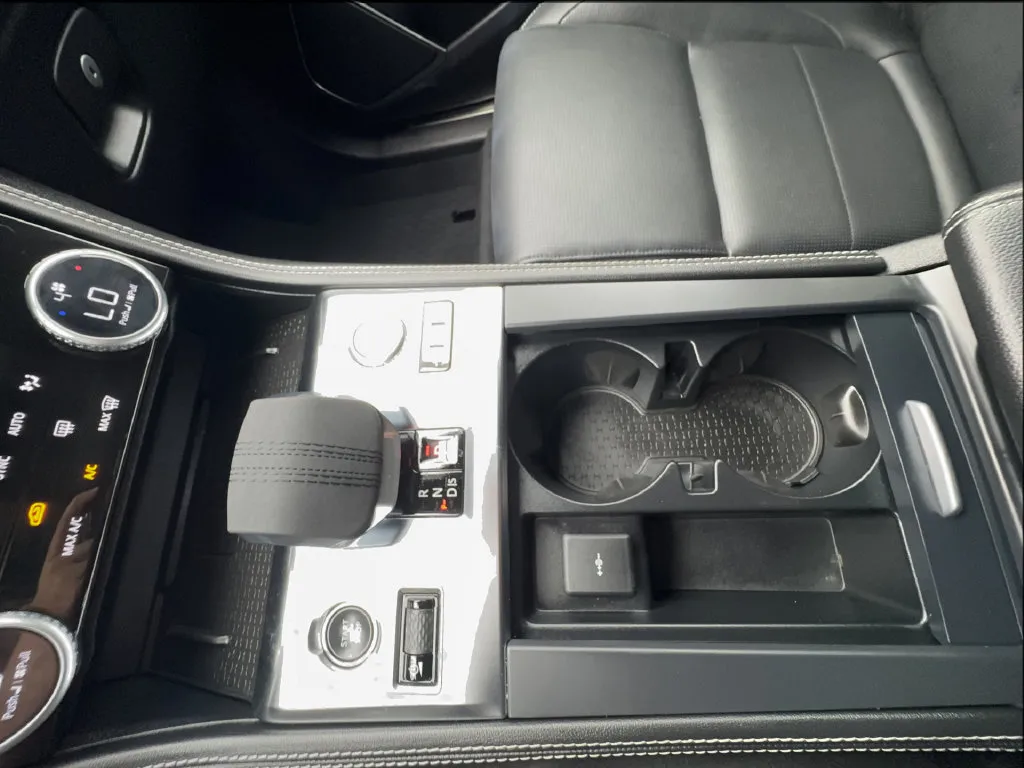 Jaguar F-PACE photo 56