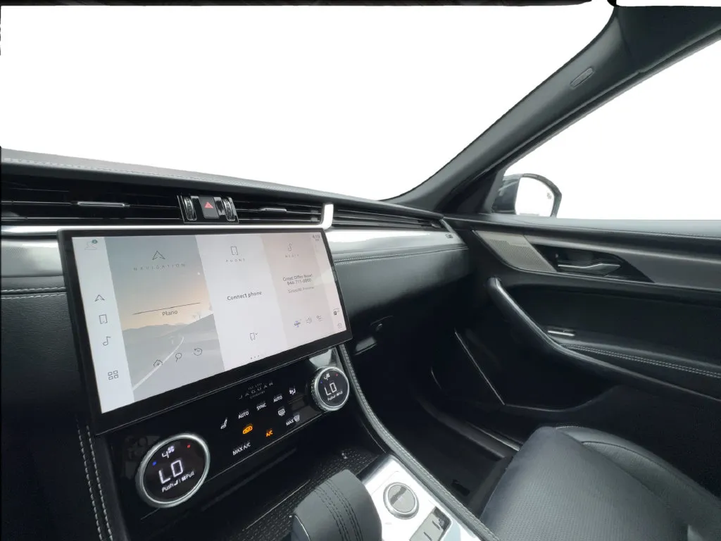 Jaguar F-PACE photo 48