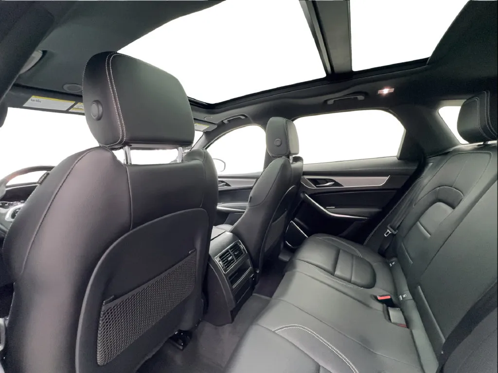 Jaguar F-PACE photo 27