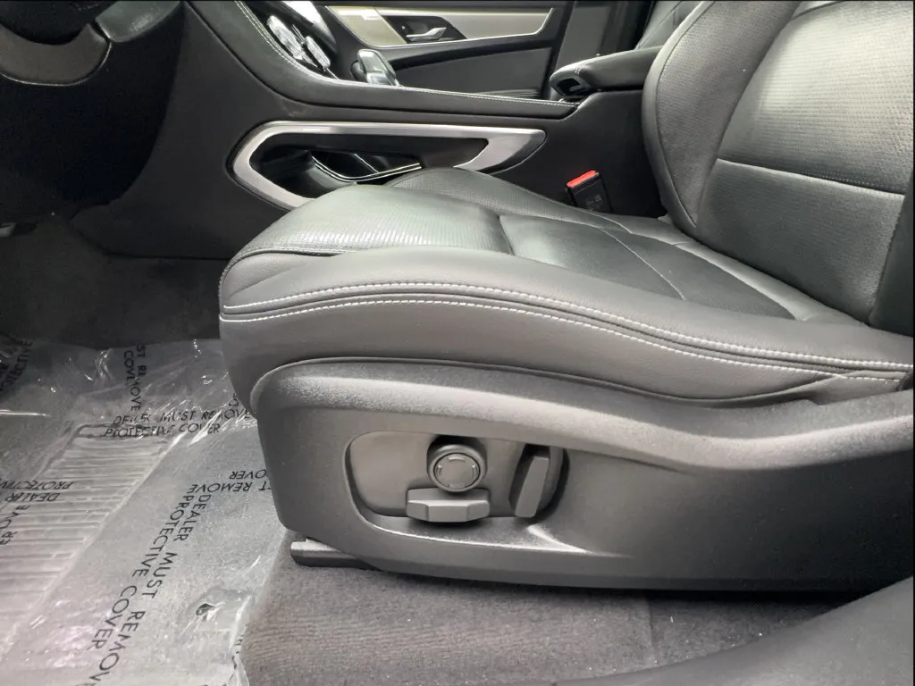 Jaguar F-PACE photo 25