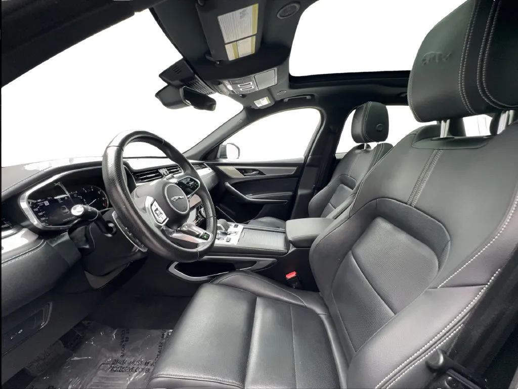 Jaguar F-PACE photo 22