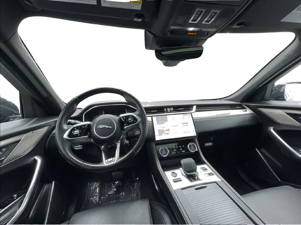 Jaguar F-PACE photo 39