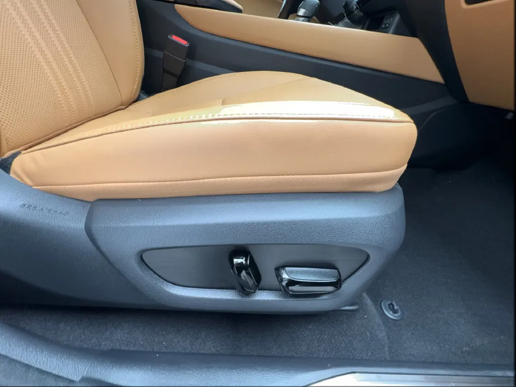 Lexus NX photo 34