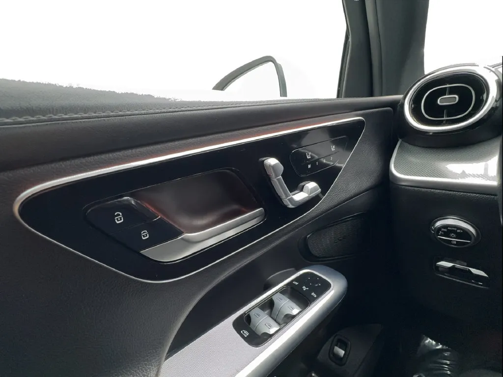 Mercedes-Benz GLC photo 48