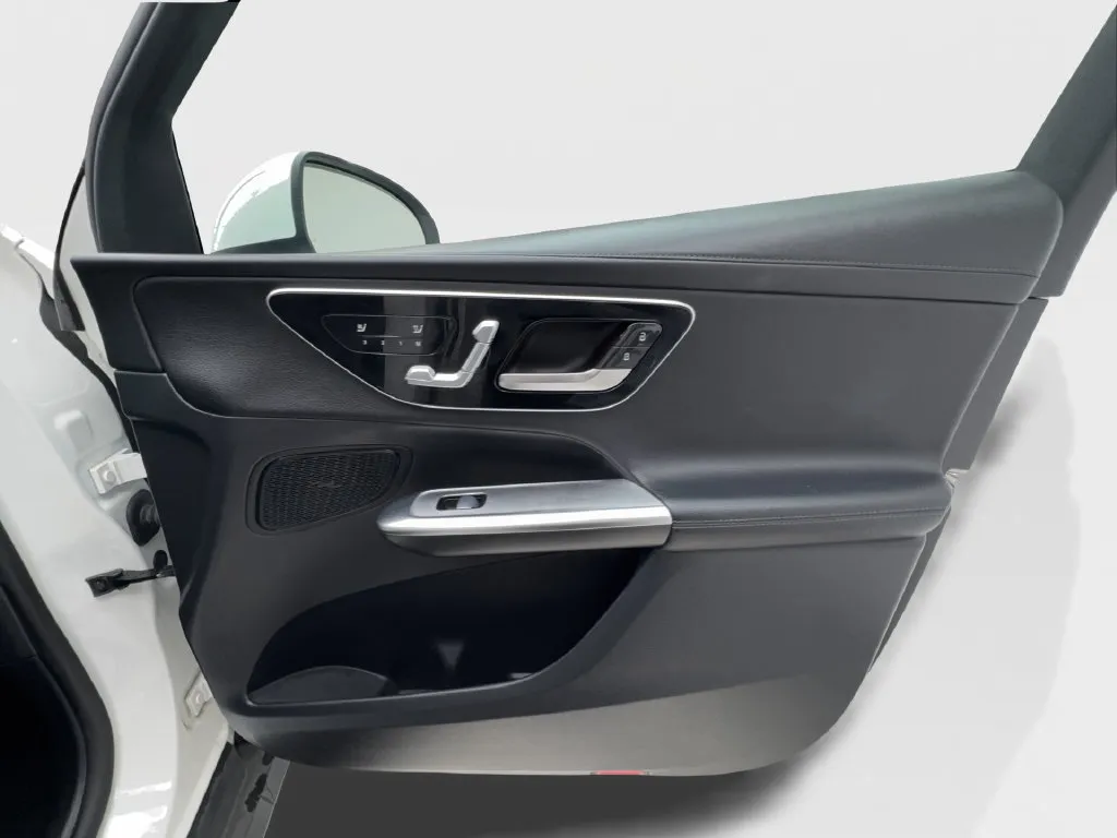 Mercedes-Benz GLC photo 34