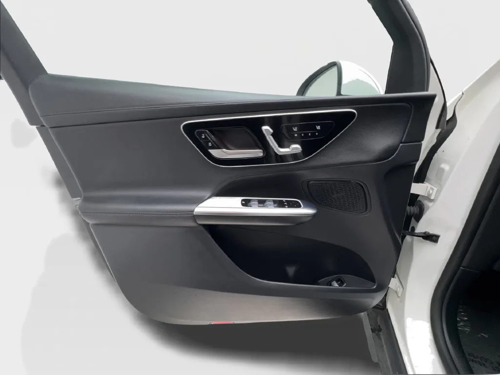 Mercedes-Benz GLC photo 25