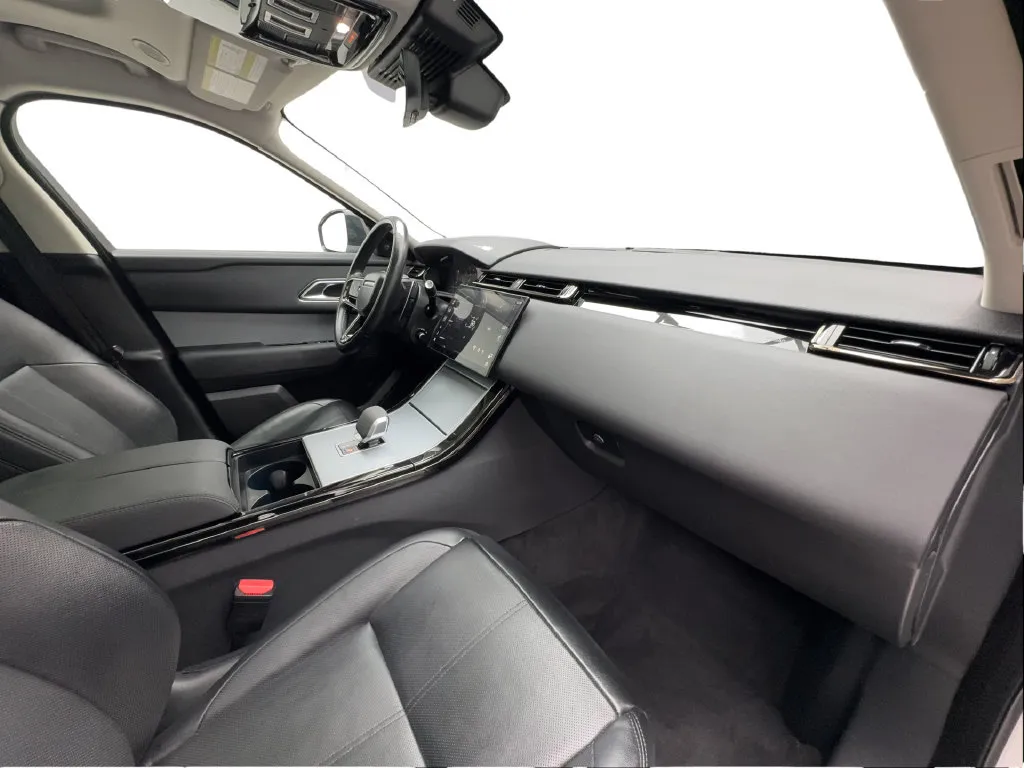 Land Rover Range Rover Velar photo 36