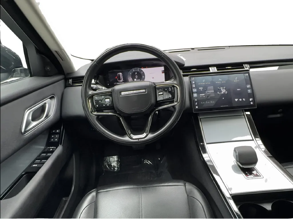 Land Rover Range Rover Velar photo 40