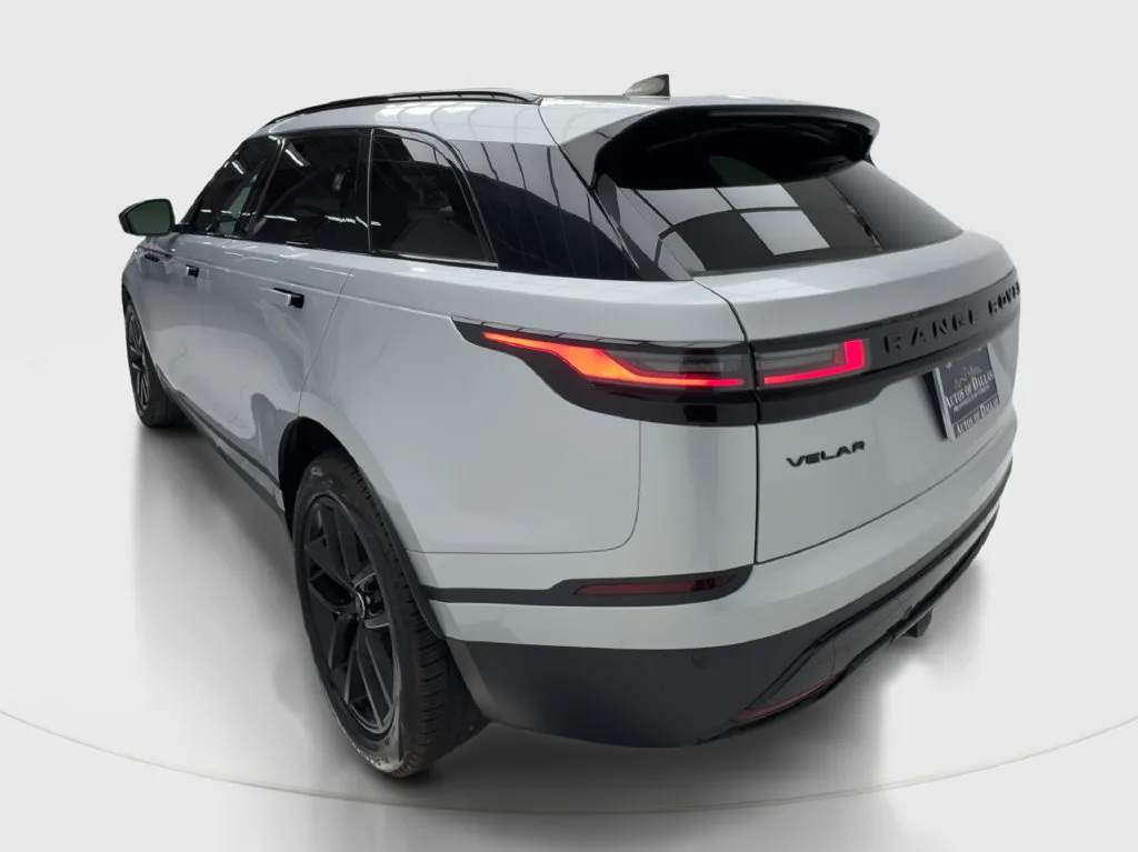 Land Rover Range Rover Velar photo 11