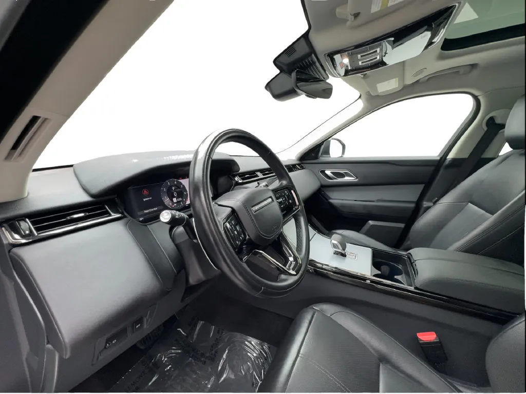 Land Rover Range Rover Velar photo 23