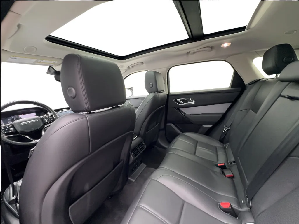 Land Rover Range Rover Velar photo 27