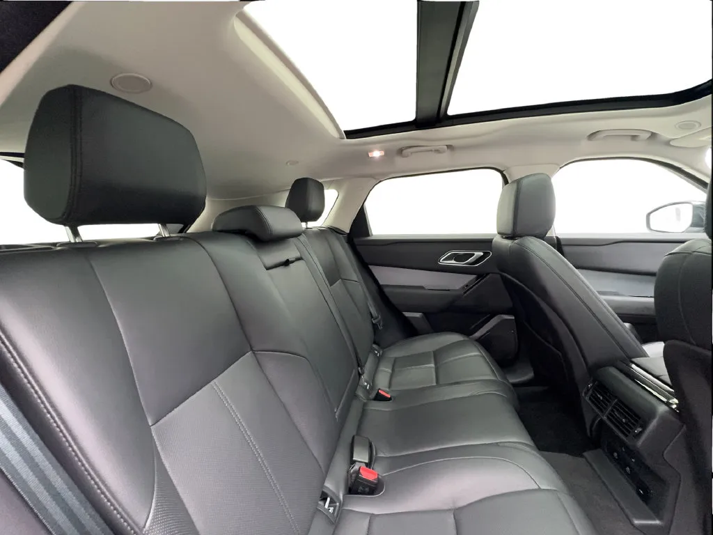 Land Rover Range Rover Velar photo 32