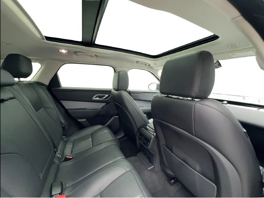 Land Rover Range Rover Velar photo 30